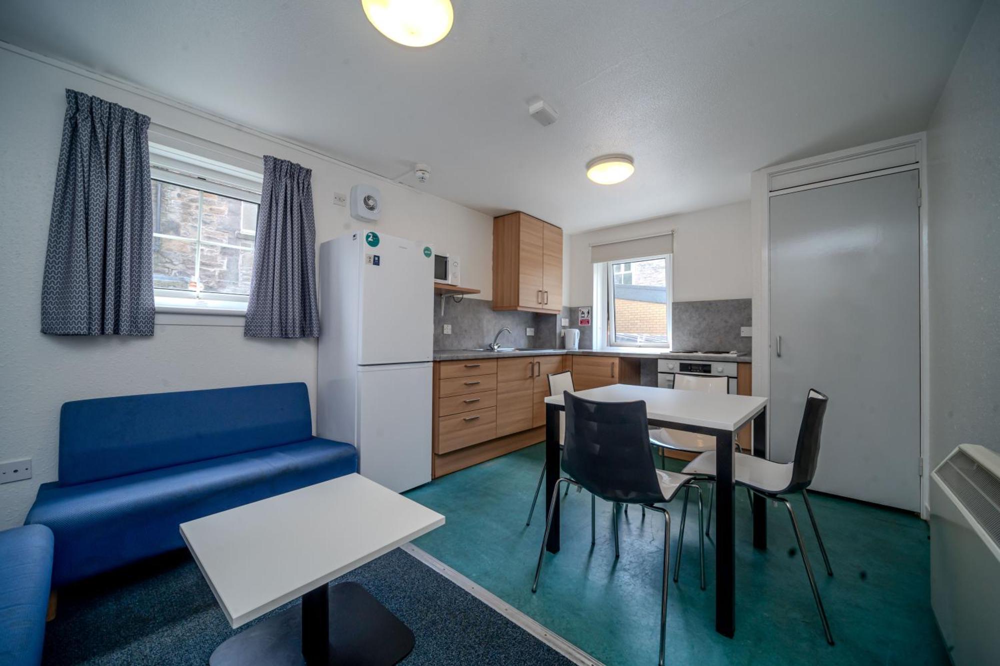 Joivy Budget 4,5 And 6 Bed Private Flats, In Historic Old Town (Adults Only) Edimburgo Exterior foto