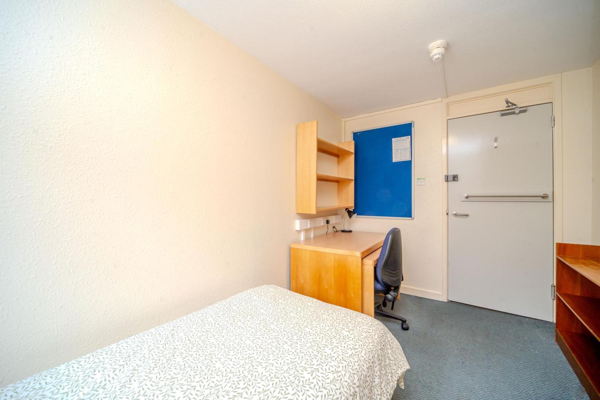 Joivy Budget 4,5 And 6 Bed Private Flats, In Historic Old Town (Adults Only) Edimburgo Exterior foto